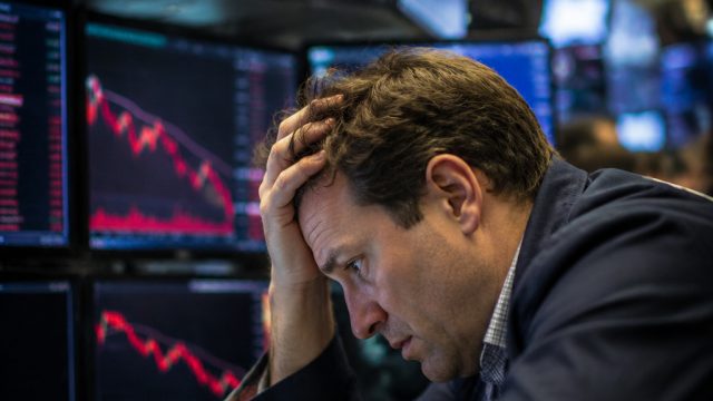 Tech Stocks Dive as AI Investment Anxiety Grows